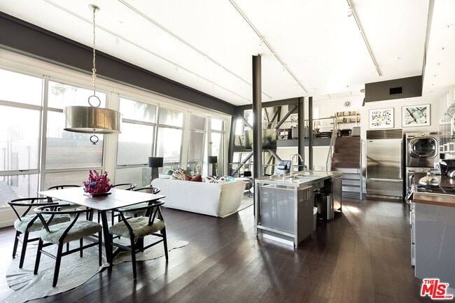 Building Photo - 1513 9th St Unit 3