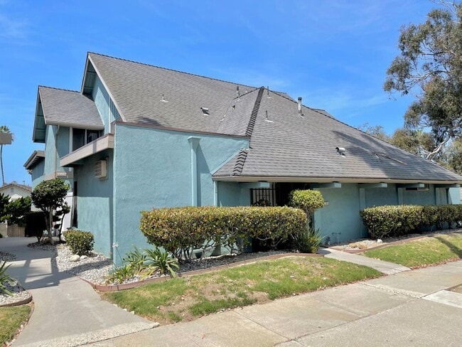 Building Photo - 2 Bedroom + 1.5 Bathroom Condo | Pierpont Beach | Ventura | Unfurnished