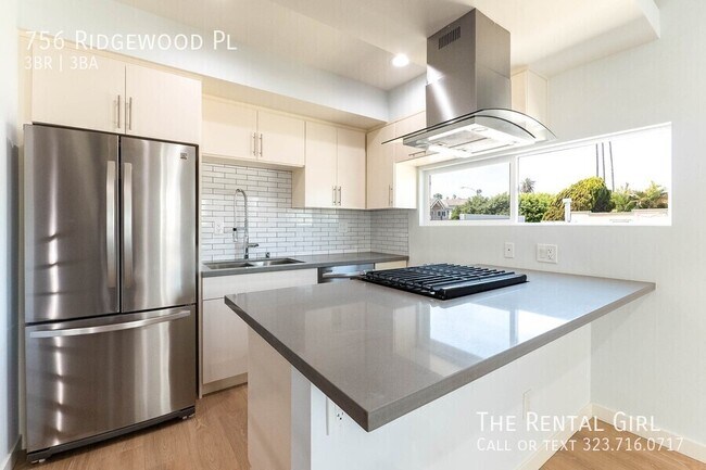 Photo - 756 N Ridgewood Pl