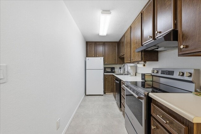 Building Photo - 685 N Ashurst Ct