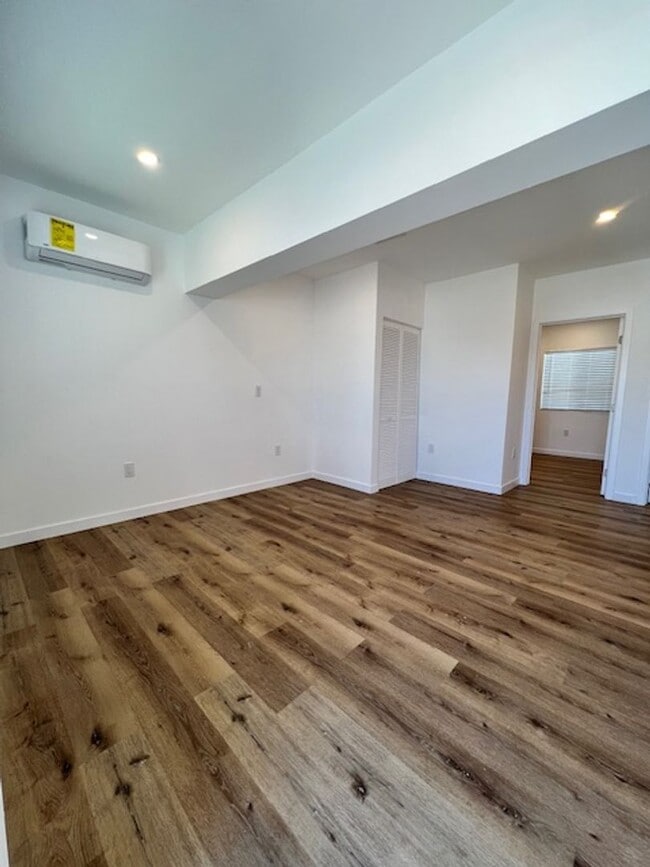 Photo - 140 W Hyde Park Blvd Unit 140 3/4