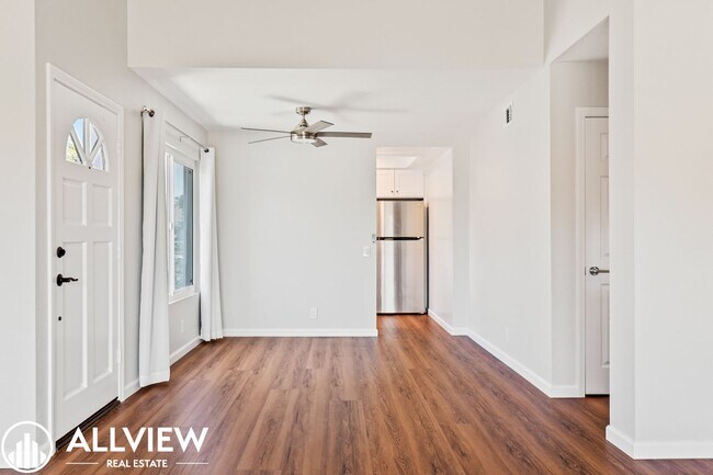Photo - Gorgeous 2 bed/2 baths, located in the highly desired community of Woodbridge.