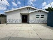 Photo - 1141 W 49th St House