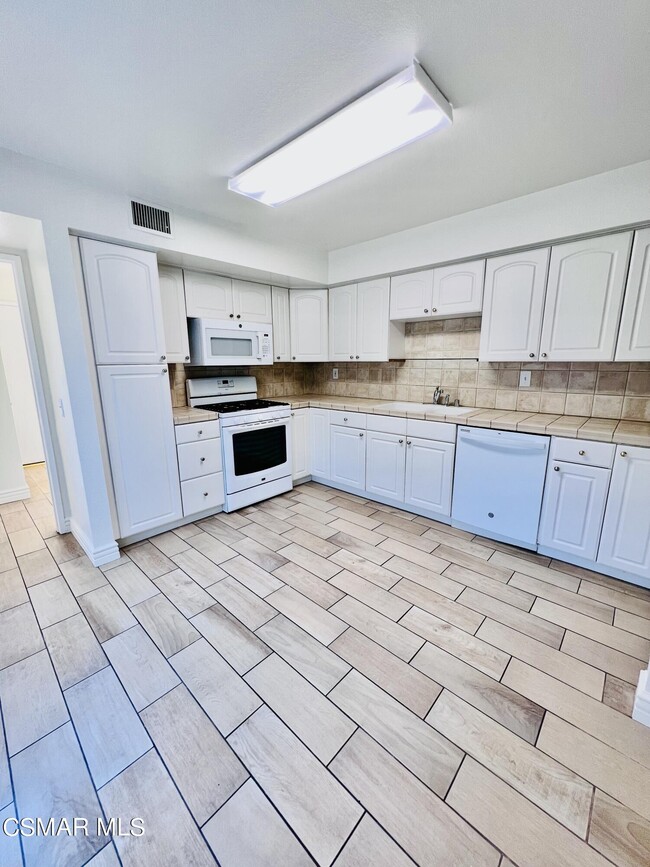 Photo - 937 Shadow Lake Dr