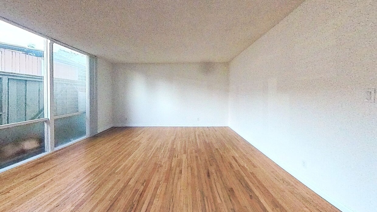 3D Tour - 11131 Rose Ave Unit 5