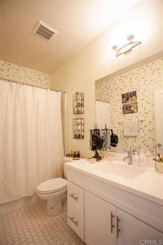 Photo - 2048 Foxtrot Lp