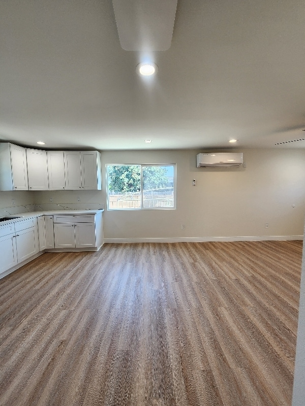 Photo - 915 W 8th St