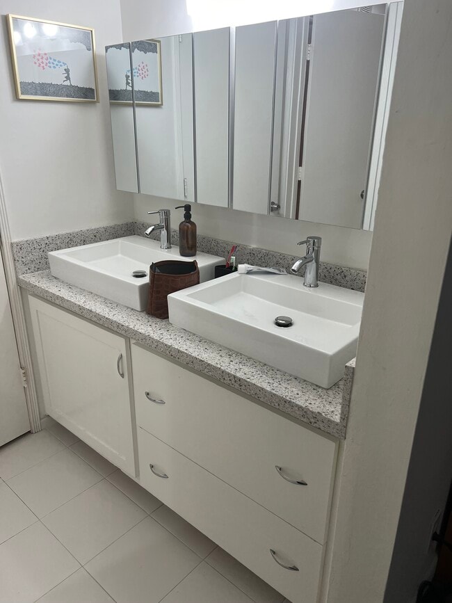 Building Photo - 6435 Green Valley Cir Unit 218