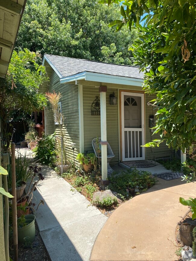 Building Photo - 1845 Junipero Ave Unit Cozy Cottage Studio Rental