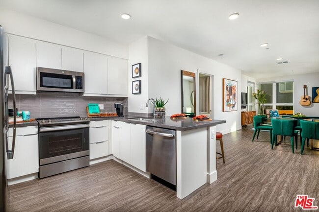 Photo - 1101 N Main St Unit B329