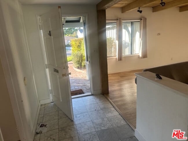 Photo - 5832 S Sherbourne Dr