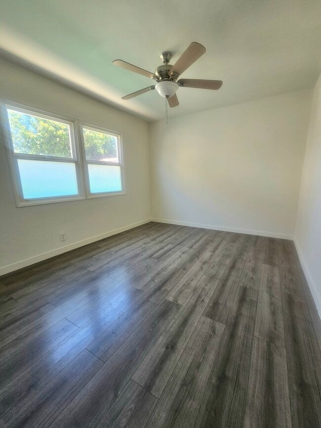 Building Photo - Elizabeth Ave Unit A