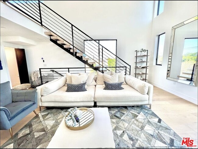 Photo - 11326 Victory Blvd