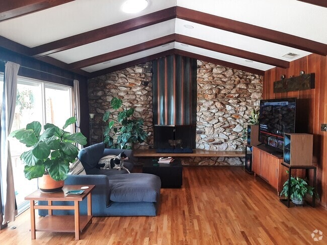 Building Photo - 968 Corte Maria Ave Rental