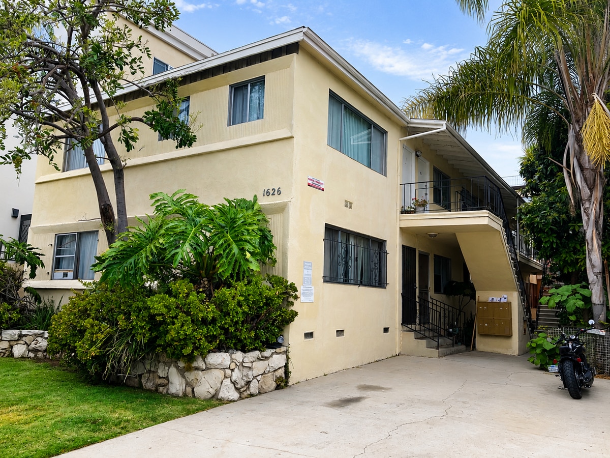 Photo - 1626 Barry Ave
