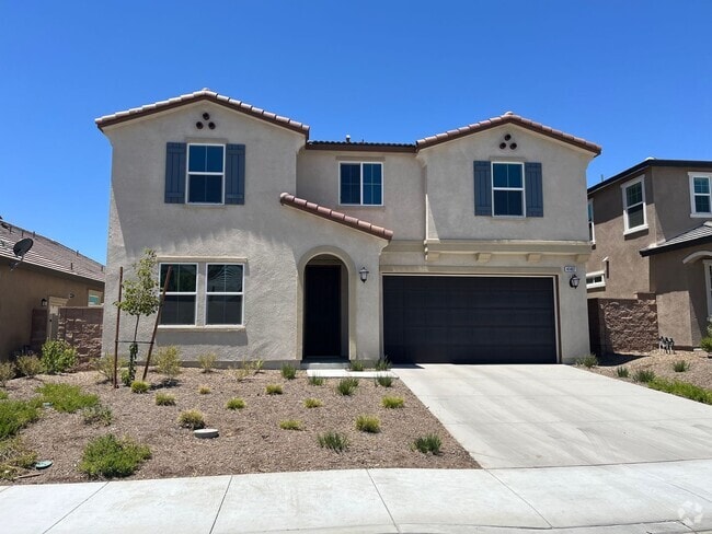 Building Photo - Lake Elsinore 5 Bedroom Rental