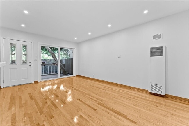 Photo - 1739 Washington Way Unit 02