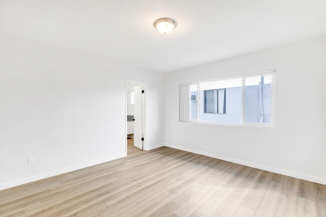 Photo - 18545 Clark Street