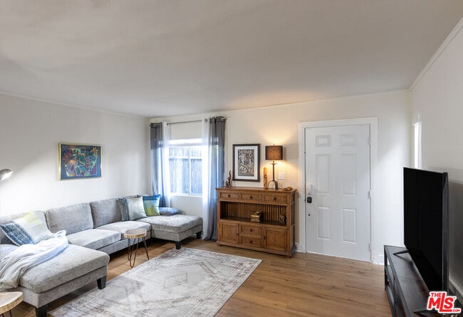 Photo - 843 N Ogden Dr