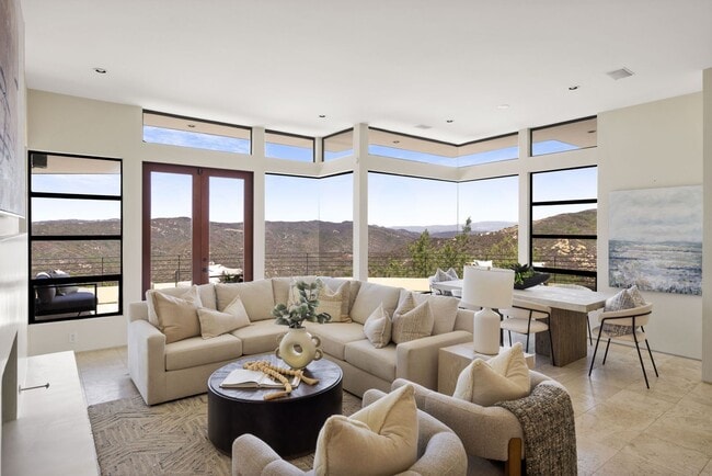 Photo - 1505 Skyline Dr