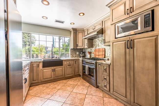 Photo - 20212 Valerio St