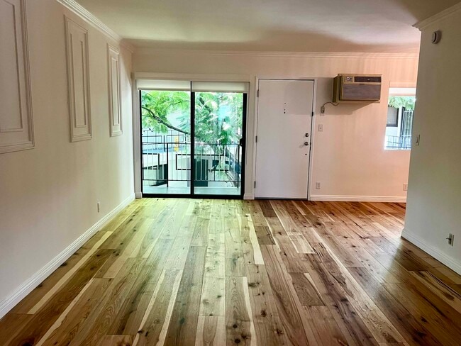 Photo - 2520 North Beachwood Drive Unit 6