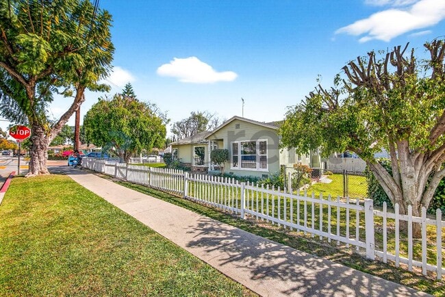 Photo - 11758 Broadway Ave