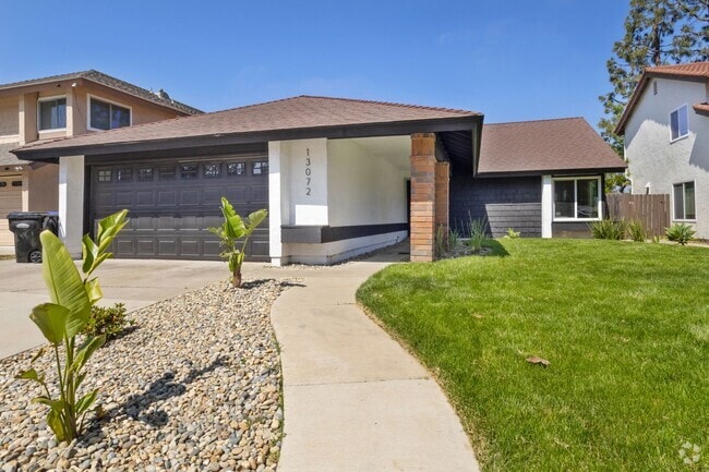 Building Photo - Beautifully Renovated 3 Bed/2 Bath Home in...