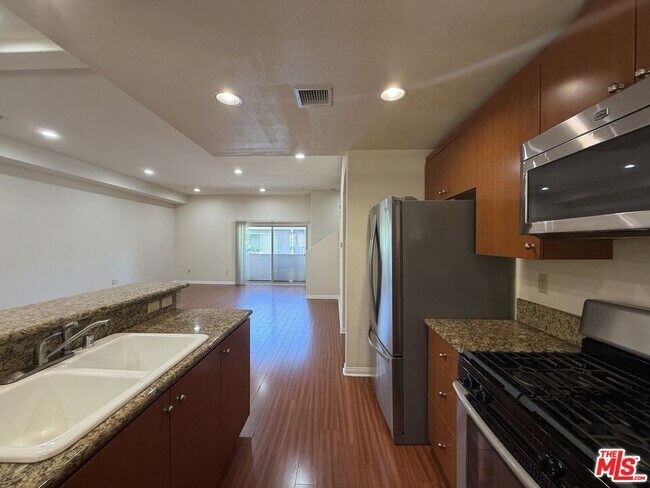 Photo - 15024 Magnolia Blvd Unit 102