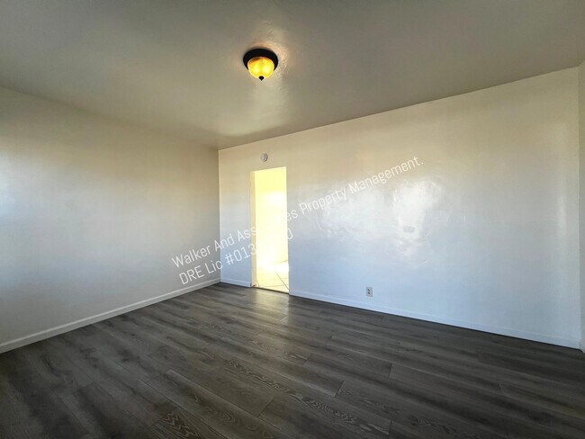 Photo - 554 Campodonico Ave