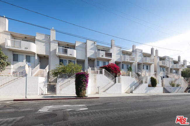 Building Photo - 1001 Figueroa Terrace Unit 305