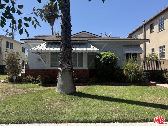 Building Photo - 1935 N Hollywood Way Unit C Rental