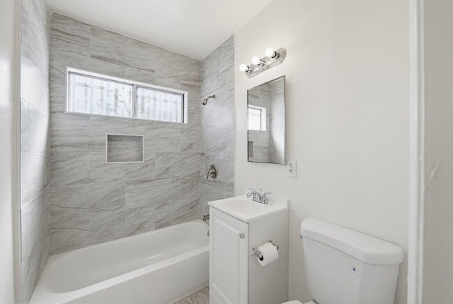 Photo - 1224 Normandie Ave Unit 2