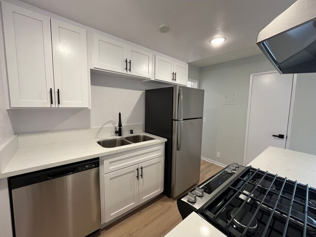 Photo - 420 Windsor Rd