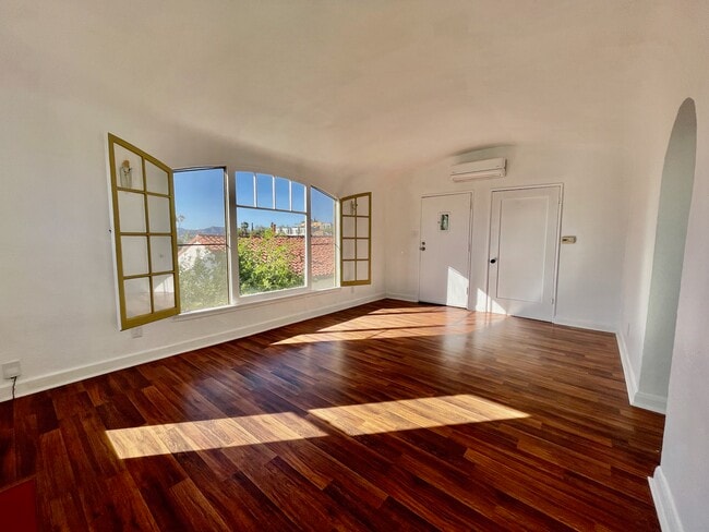 Building Photo - 1306 Montana St Unit 1306.5