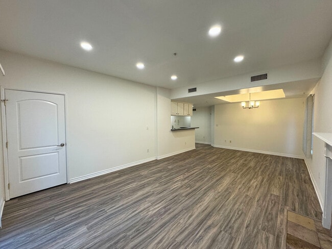 Photo - 1771 Beloit Ave