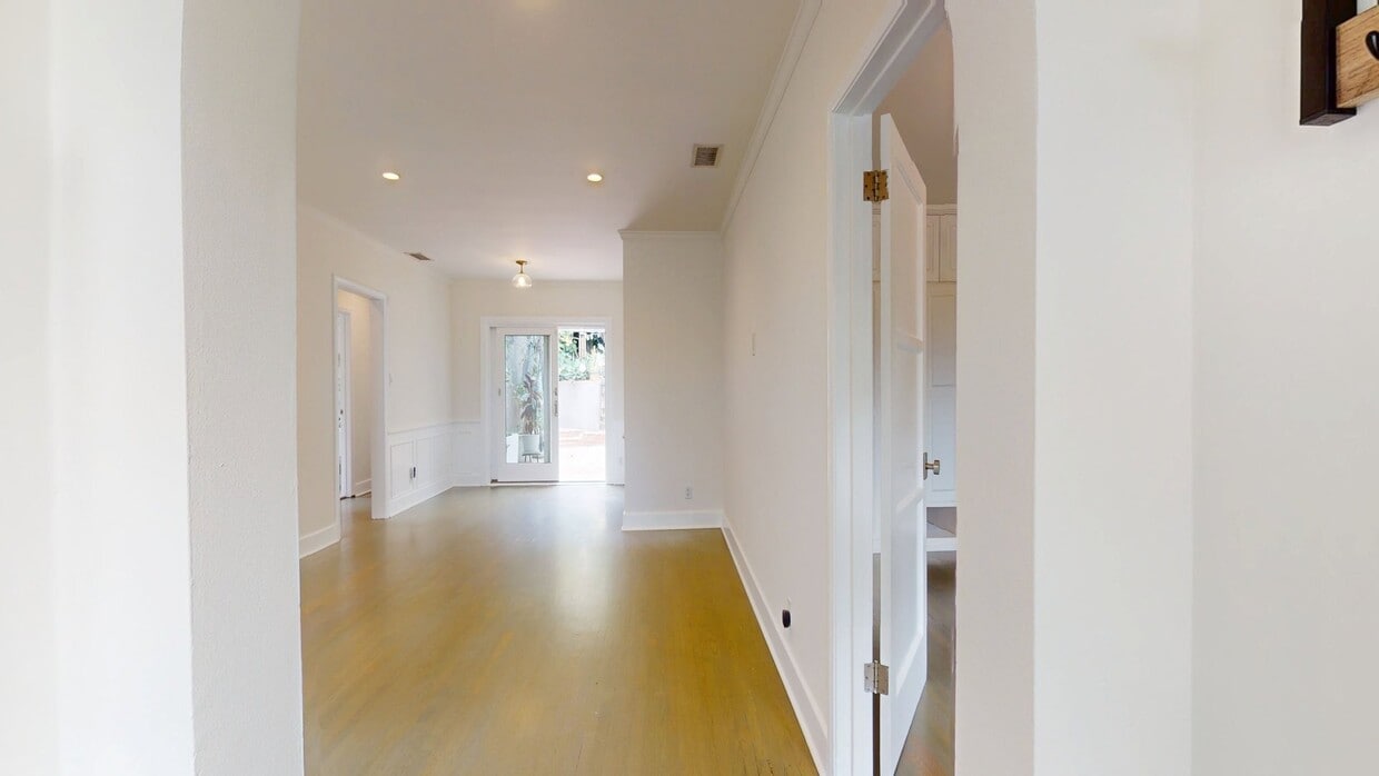 3D Tour - 408 Kendall Ave