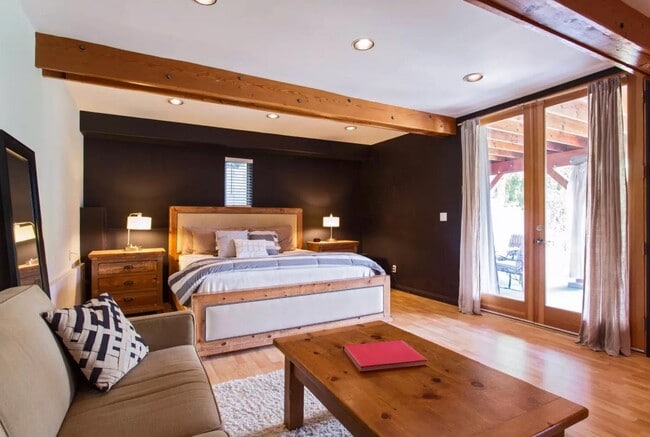 California King bed - 966 Manzanita St Unit Furnished-apartment