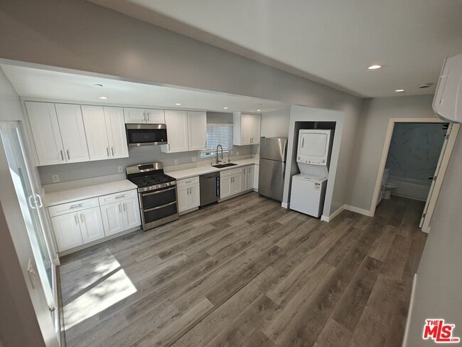 Building Photo - 8617 Hatillo Ave