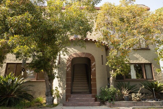 Building Photo - 3107 Silver Lake Blvd Rental
