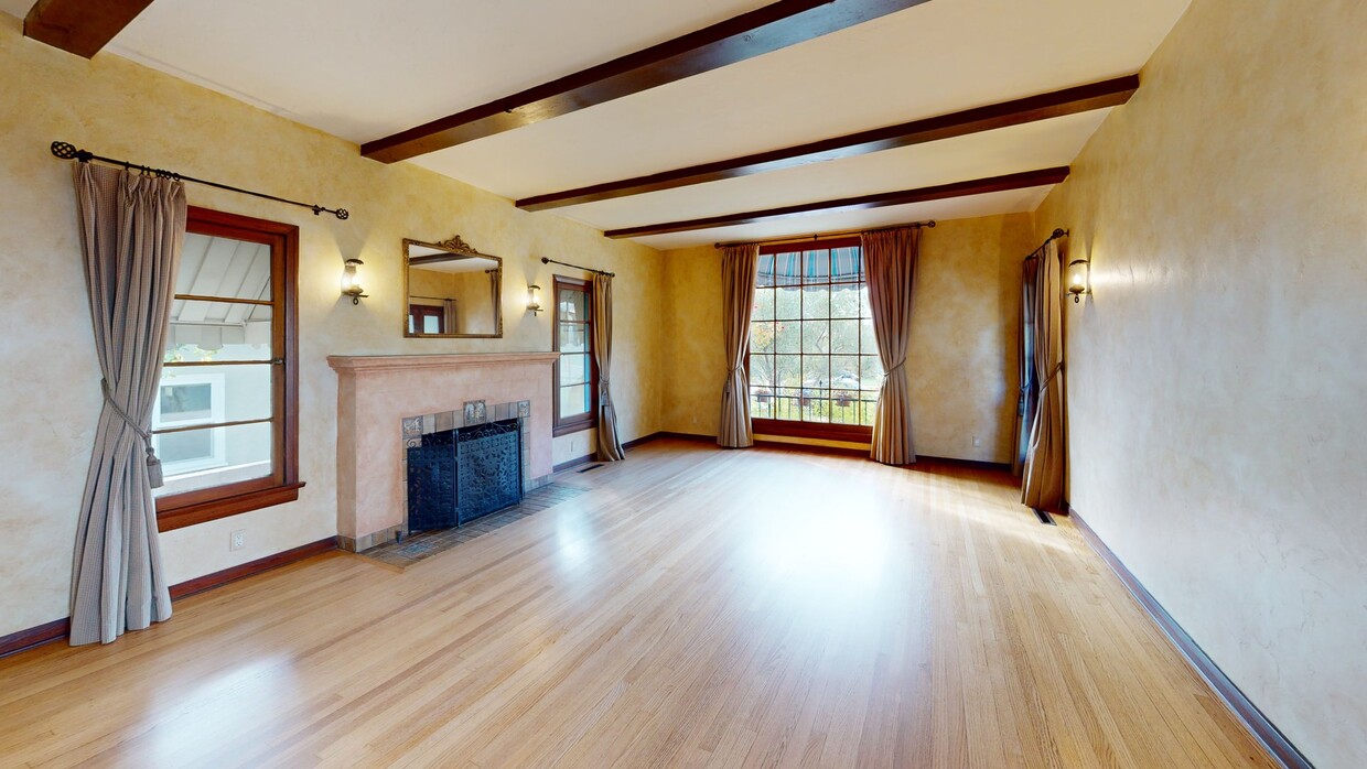 3D Tour - 842 E Walnut Ave