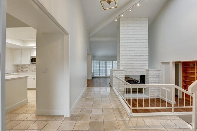 Building Photo - 16 Sycamore Creek Rental