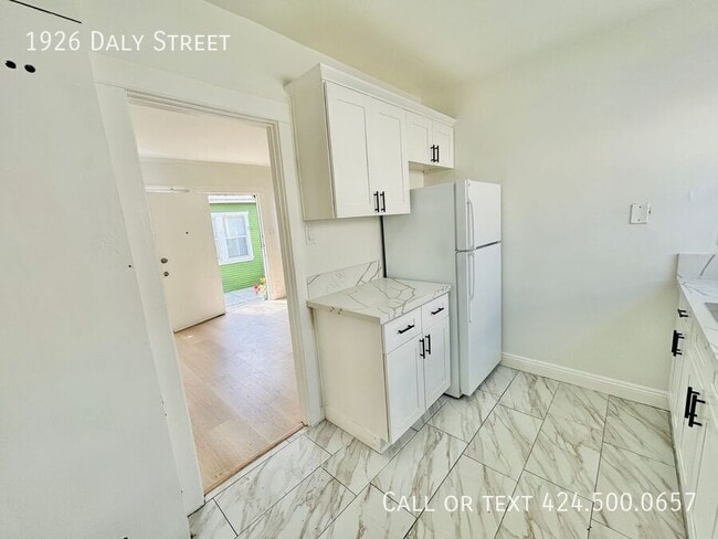 Photo - 1926 Daly St