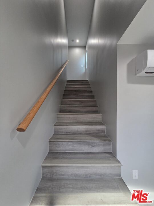 Photo - 5353 S Harcourt Ave