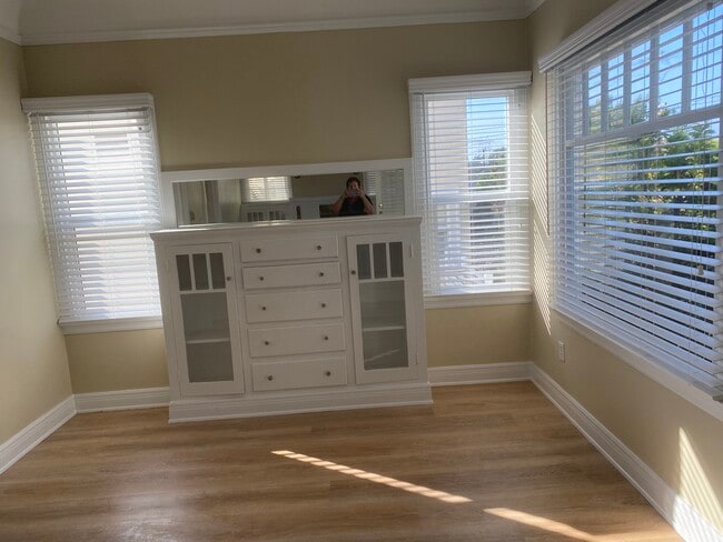 Dining room - 508 W Holly Ave