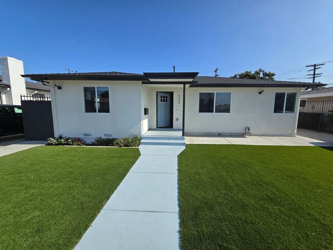 Building Photo - Newly Renovated 2023!! 4BD/2BA
