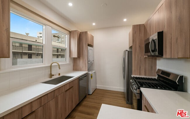 Building Photo - 5727 Carlton Way Unit 1/2 Rental
