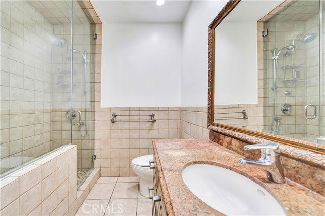 Photo - 16707 Moorpark St