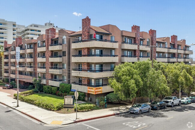 Building Photo - Savoy West Apartments