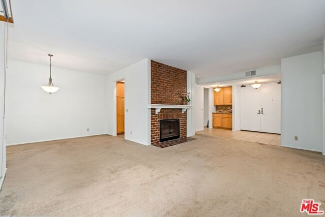 Photo - 306 Bora Bora Way Unit 114